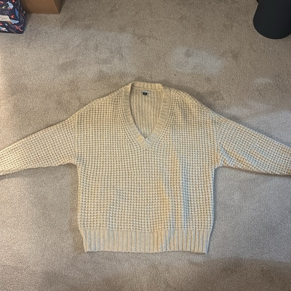 American Eagle V-Neck Off the Shoulder Sweater - Picture 3 of 4